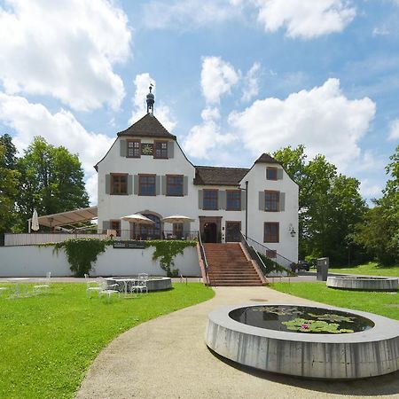 Hotel Im Schlosspark Binningen Exterior photo