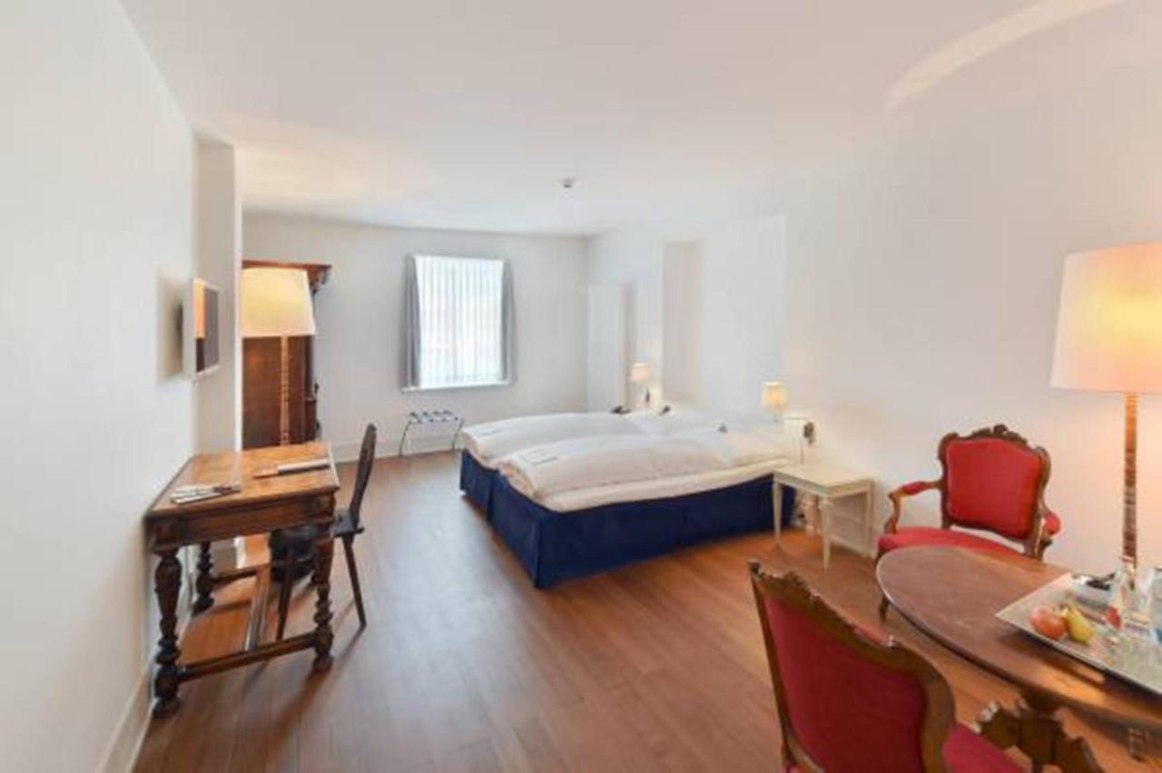 Hotel Im Schlosspark Binningen Room photo