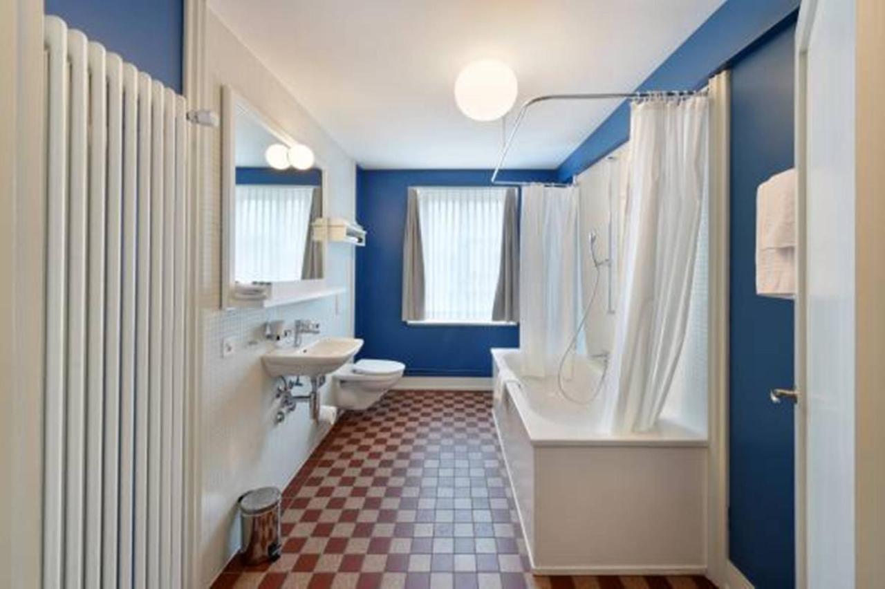 Hotel Im Schlosspark Binningen Room photo