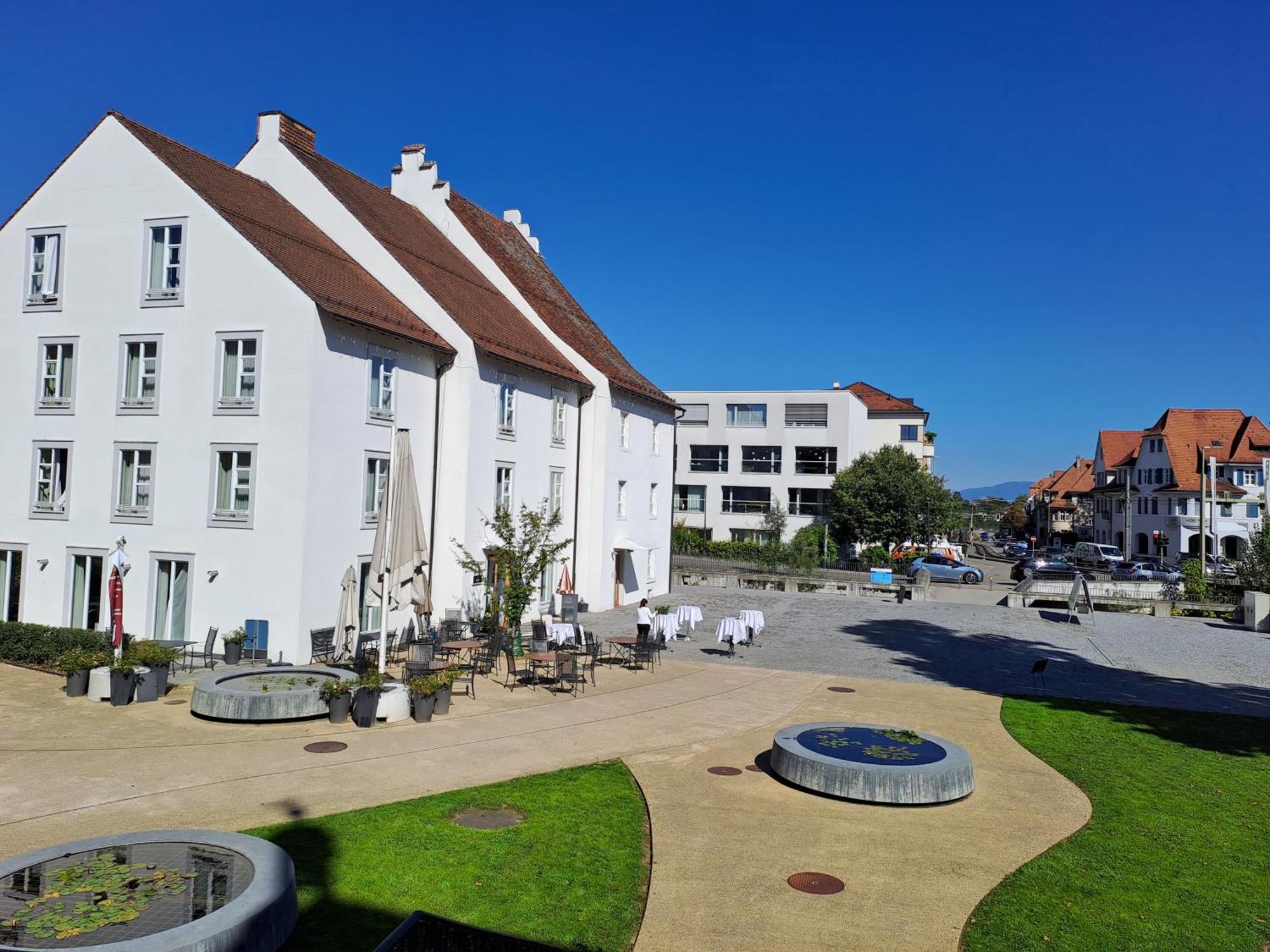 Hotel Im Schlosspark Binningen Exterior photo