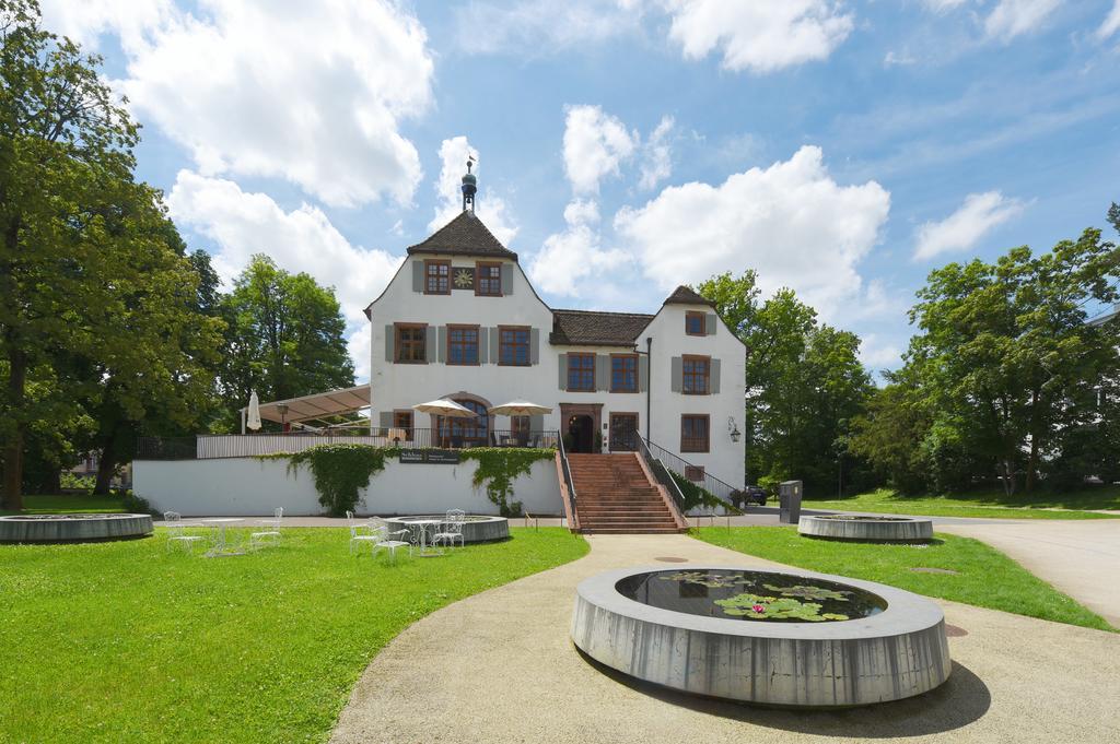 Hotel Im Schlosspark Binningen Exterior photo